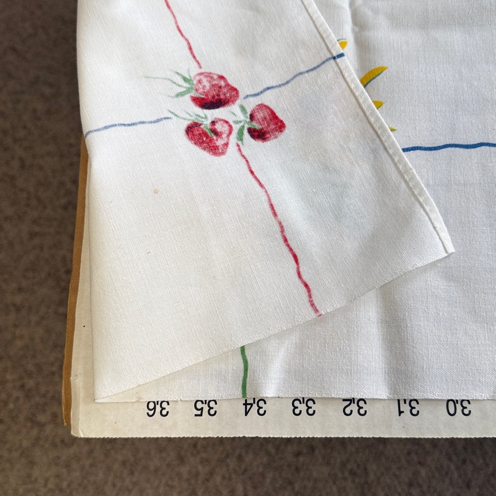 Vintage 1950s Floral & Strawberry Printed Tablecloth – Mid-Century Farmhouse - Picture 4 of 16